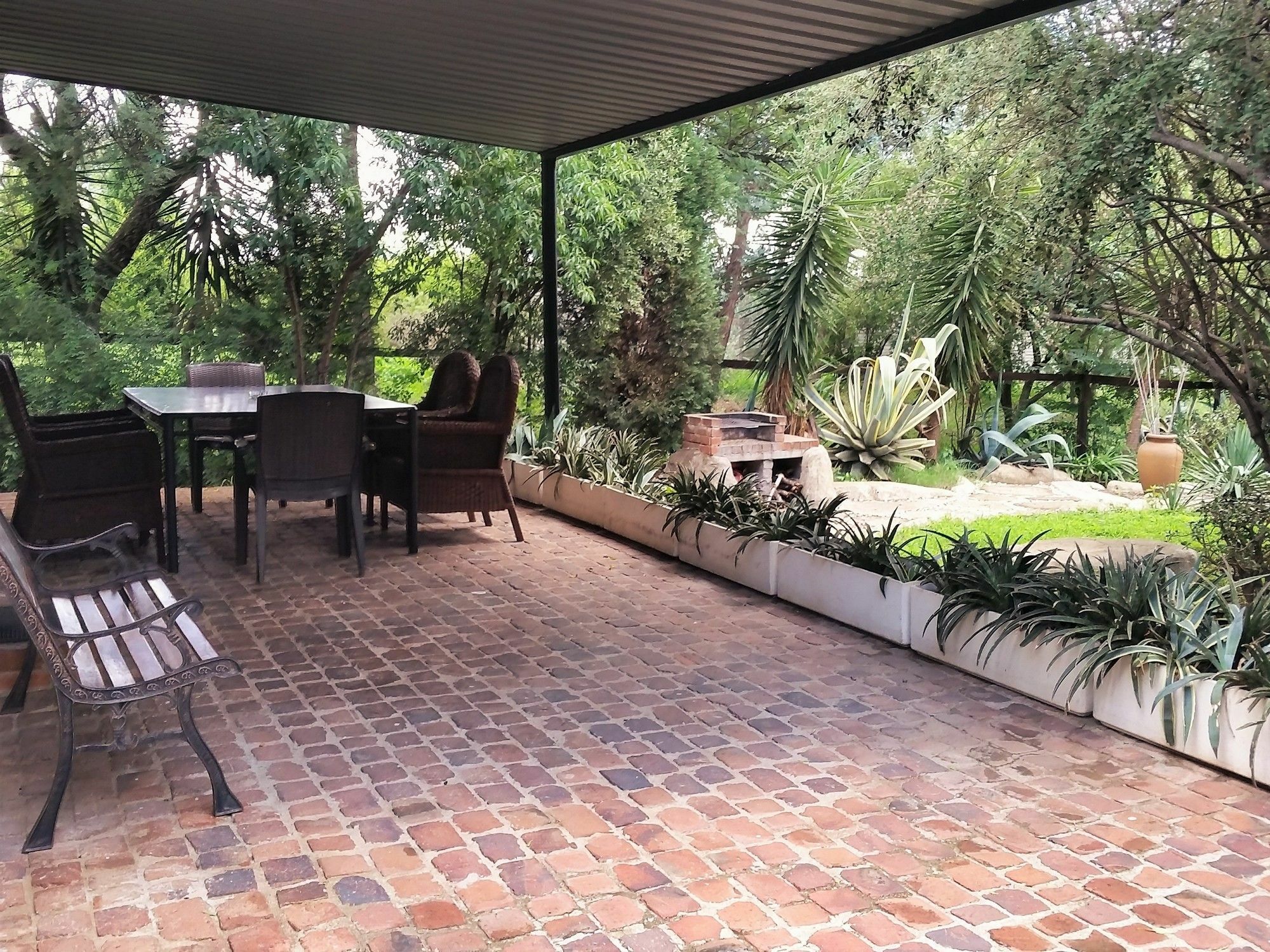 Pine Tree Lodge Midrand Εξωτερικό φωτογραφία
